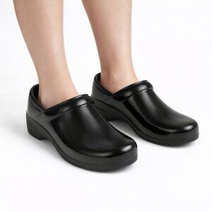 Anywear Women's Slip Resistant Work Clogs Black Red, 9